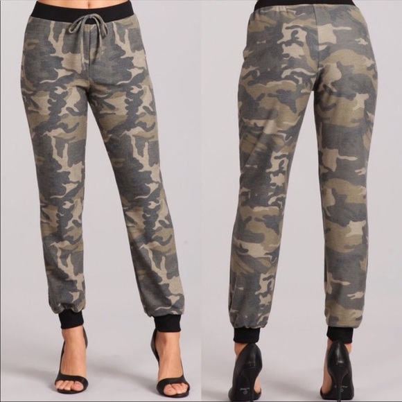NEW! ! LAST ONE ! CAMO JOGGERS SIZE MEDIUM - Picture 2 of 3